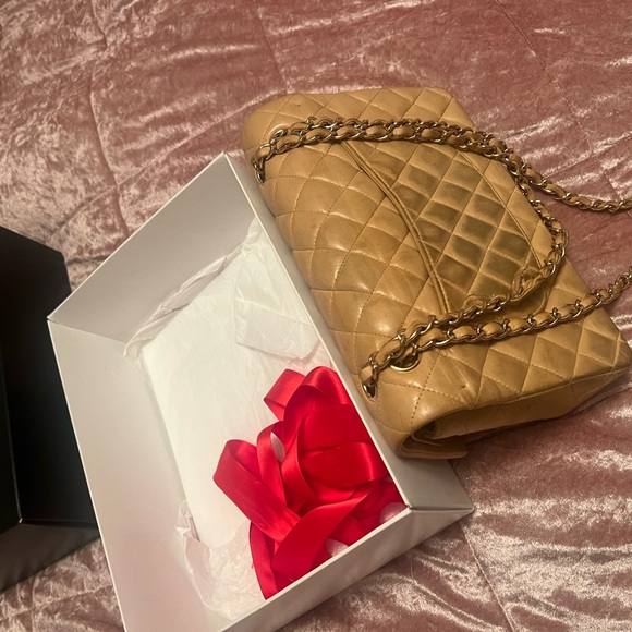 Chanel authentic lambskin purse - Picture 6 of 6